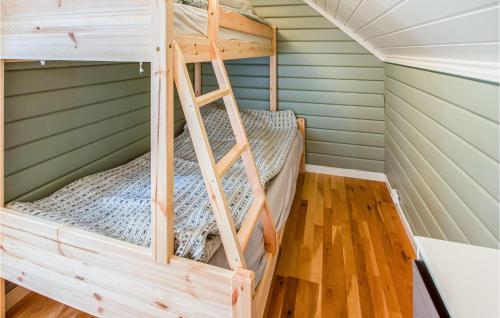 a bunk bed room with two bunk beds in a house at Beautiful Apartment In Vestnes With House A Mountain View in Vestnes