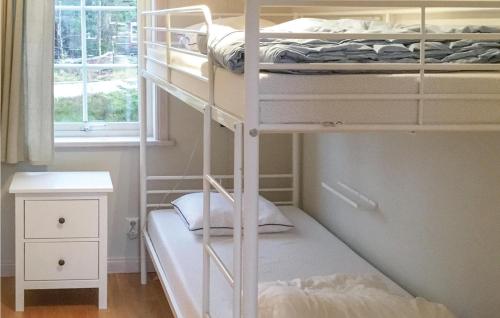 a bedroom with two bunk beds and a window at Awesome Home In Slen With 4 Bedrooms, Sauna And Wifi in Stöten