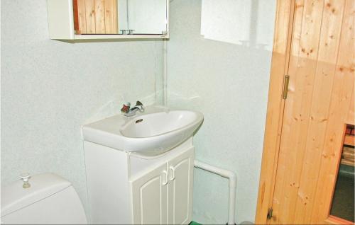 Kupaonica u objektu Gorgeous Home In Srna With Sauna