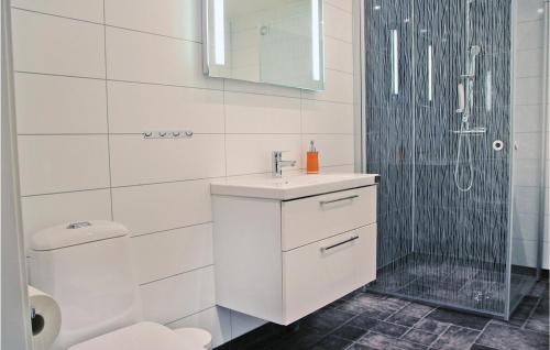 Bagno di 2 Bedroom Lovely Apartment In Habo