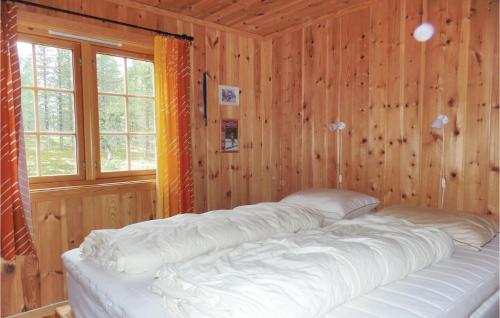 Ένα ή περισσότερα κρεβάτια σε δωμάτιο στο Awesome Home In Rendalen With House A Mountain View