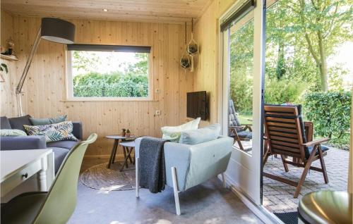 a living room with a couch and a window at Pet Friendly Home In Bruchterveld in Bruchterveld