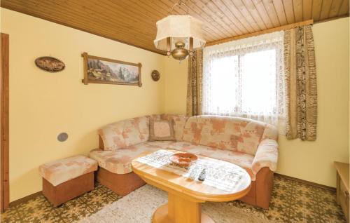 a living room with a couch and a table at Ferienhaus Moschendorf in Moschendorf