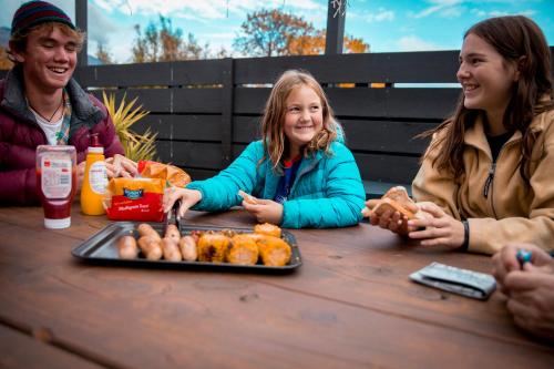 Clientes alojados en The Black Sheep Backpackers