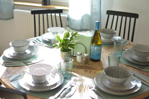 Nápoje v ubytování White Midsommar - Stilvolle Wohnung, 4 Schlafzimmer, Küche