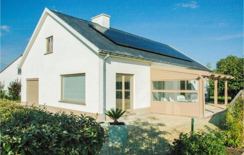 Amazing Home In Oostduinkerke With 3 Bedrooms And Wifi