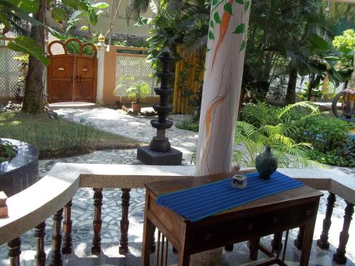 a table with a blue cloth on it next to a pole at Maharaju Palace in Kovalam