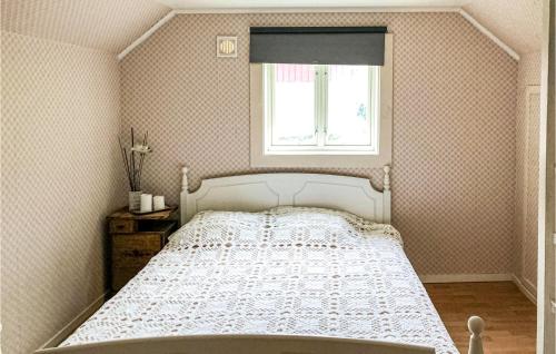 Postel nebo postele na pokoji v ubytování 2 Bedroom Amazing Home In Farsund