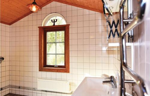 Baðherbergi á Stunning Home In Landvetter With 2 Bedrooms, Sauna And Wifi