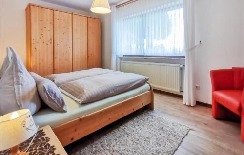 Кровать или кровати в номере Amazing Apartment In Schotten With Kitchen