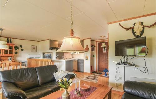 Η κουζίνα ή μικρή κουζίνα στο 2 Bedroom Awesome Home In Svanskog