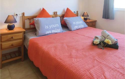 Voodi või voodid majutusasutuse Lovely Apartment In Torrevieja With Outdoor Swimming Pool toas