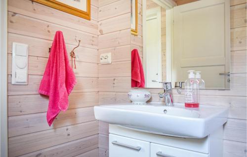 Koupelna v ubytování 3 Bedroom Amazing Home In Skjold