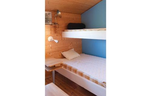 Dviaukštė lova arba lovos apgyvendinimo įstaigoje Awesome Home In Ballangen With Kitchen