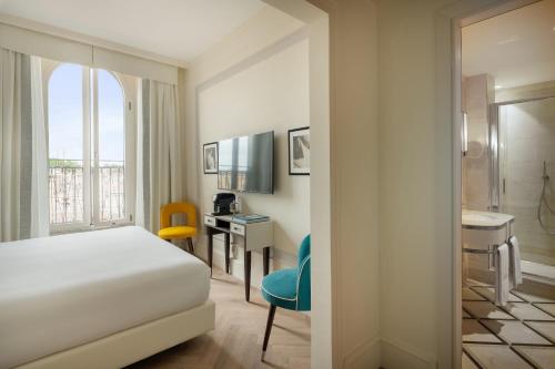 Postel nebo postele na pokoji v ubytování UNA HOTELS Trastevere Roma