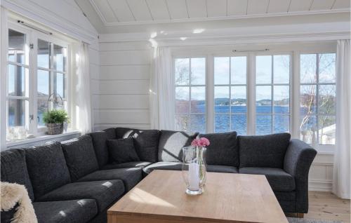 Gallery image of 3 Bedroom Cozy Home In Skjold in Skjold