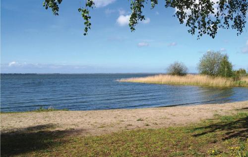 a large body of water with a sandy beach at 1 Bedroom Nice Home In Fuhlendorf in Fuhlendorf