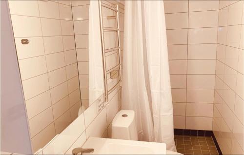 Kúpeľňa v ubytovaní Amazing Home In Kvicksund With Wifi