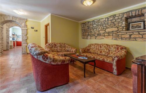 4 Bedroom Pet Friendly Home In Medulin