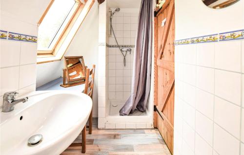 a bathroom with a white tub and a shower at Amazing Home In St Pierre En Auge in Vieux-Pont-En-Auge