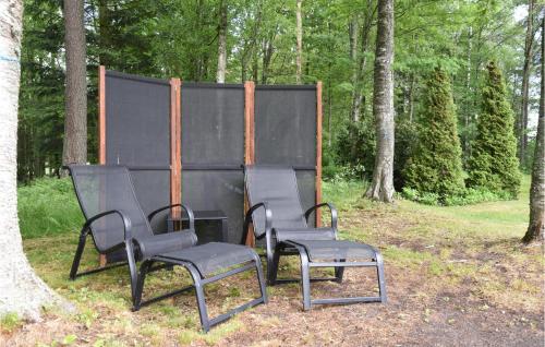 a group of chairs sitting in front of a screen at Cozy Home In Hjo With Wifi in Hjo