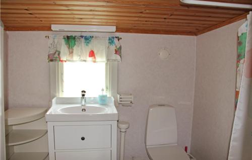 Salle de bains dans l'établissement 1 Bedroom Nice Home In Sturk