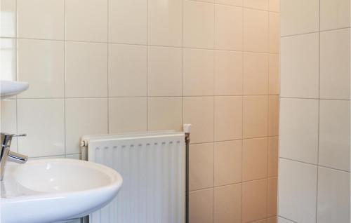 A bathroom at Buitengoed Het Lageveld - 137