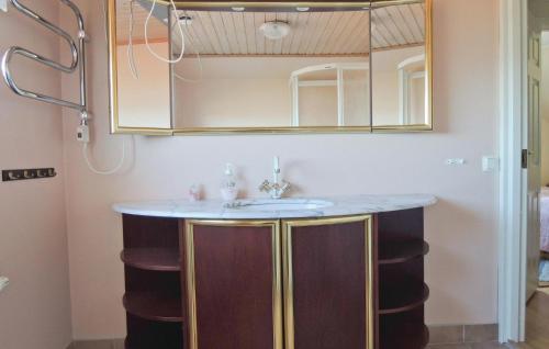 Kúpeľňa v ubytovaní Gorgeous Home In Vessigebro With Wifi