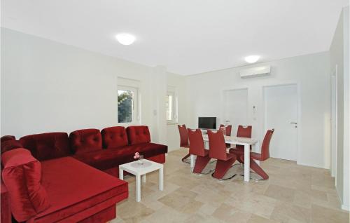Two-Bedroom Apartment In Sibenik