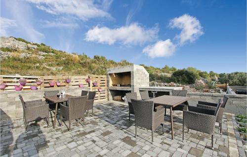 Two-Bedroom Apartment In Sibenik