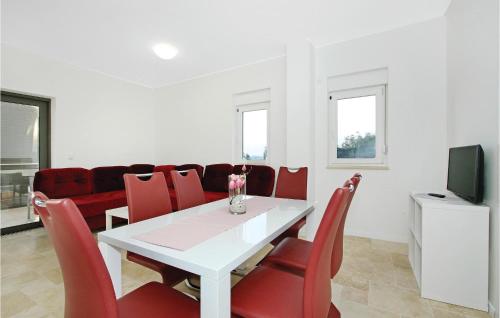 Two-Bedroom Apartment In Sibenik
