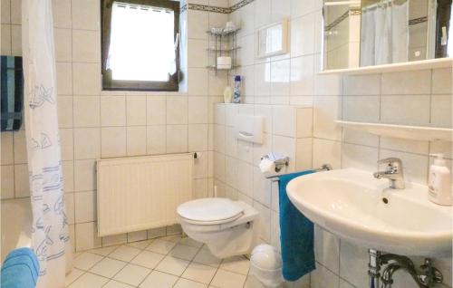 Kúpeľňa v ubytovaní Pet Friendly Apartment In Arrach With Kitchen