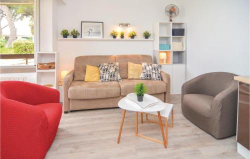 Χώρος καθιστικού στο Stunning Apartment In Sète With Wifi