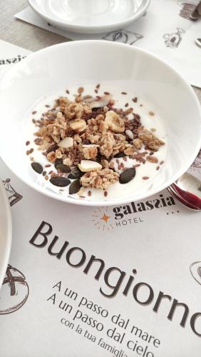 Jídlo v hotelu nebo okolí