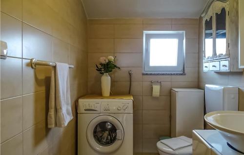 2 Bedroom Nice Apartment In Zadar