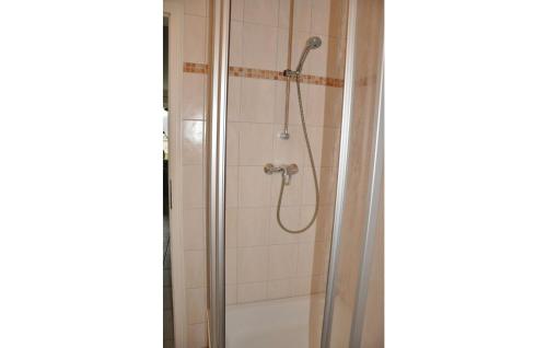 a shower in a bathroom with a shower curtain at Fewo Schloss Putbus in Kaschow