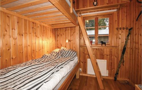 En eller flere senge i et værelse på 5 Bedroom Gorgeous Home In Tanumshede