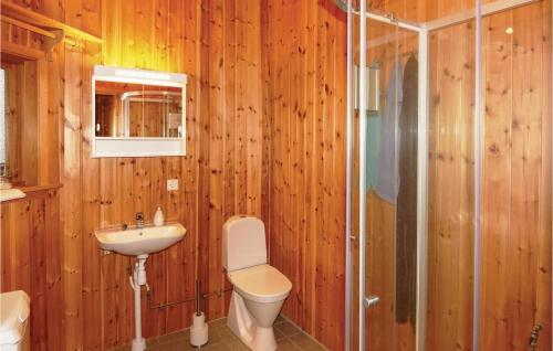 Et badeværelse på 5 Bedroom Gorgeous Home In Tanumshede