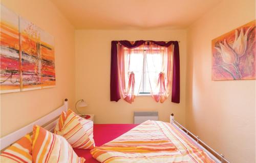 a bedroom with two beds and a window at Kellerstöckl Winten in Winten