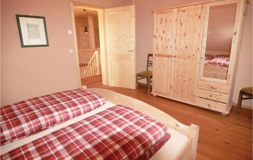 Cama ou camas em um quarto em Beautiful Home In Schillingsfrst With House A Panoramic View