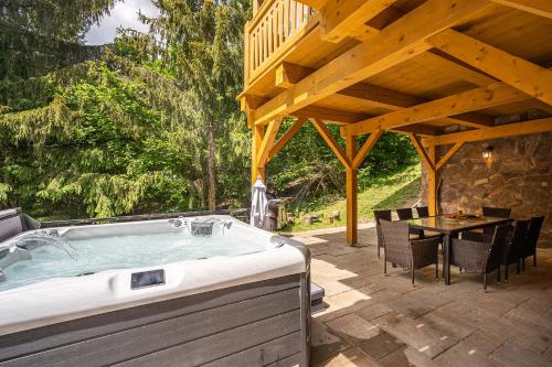 Fotografie z fotogalerie ubytování Drevenica Tale - Pool Table - Jacuzzi - Sauna - Small teambuilding - Hotel Partizán 5 min v destinaci Horná Lehota
