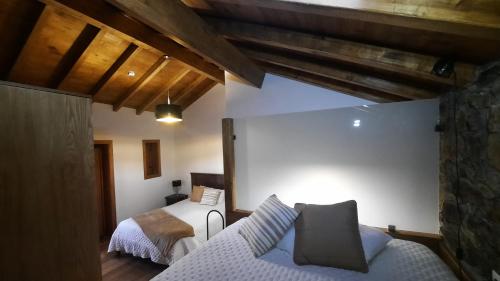 a bedroom with two beds and a couch in it at Apimonte O Cantinho da Maria - PN Montesinho in Bragança