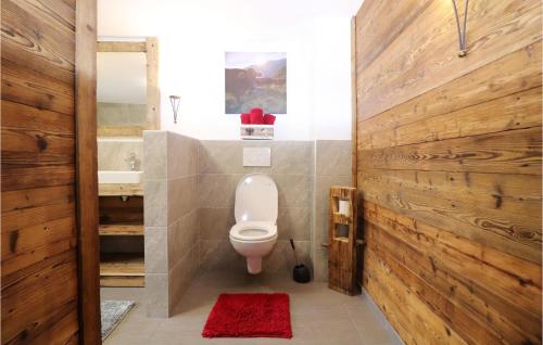 Un baño de Großes Ferienhaus Kolsassberg