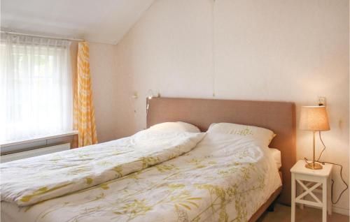 Voodi või voodid majutusasutuse 2 Bedroom Beautiful Home In Ermelo toas