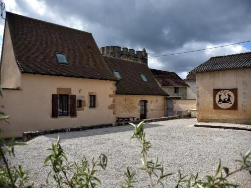 Cosy Holiday Home in Rudelle in a Charming Little Village