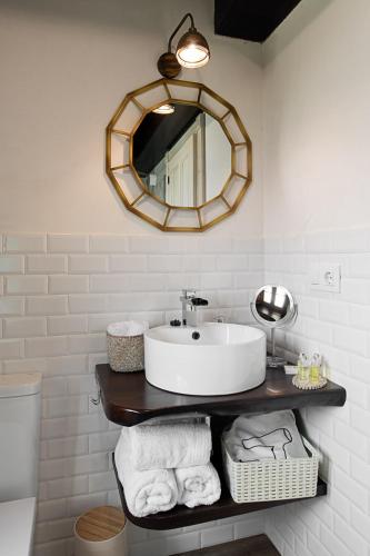 a bathroom with a sink and a mirror at Hotel Rural La Sobreisla in Puerto de Vega