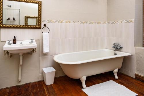 Bilik mandi di Chargo Boutique Lodge