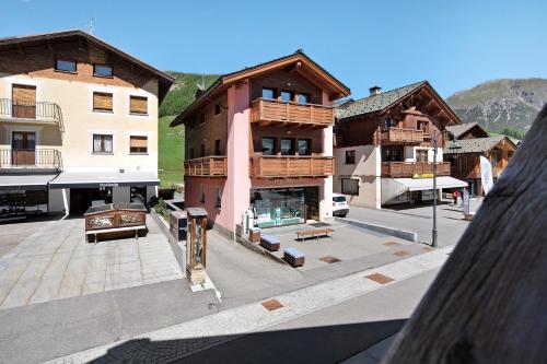 an aerial view of a town with buildings at Appartamento Jolly in Livigno
