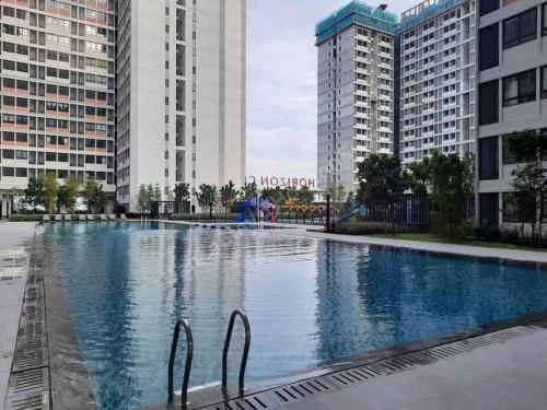 Бассейн в DanZaStay1@HorizonSuite - nearby KLIA или поблизости