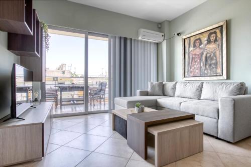 Sunny & cosy apt with balcony in Peristeri!